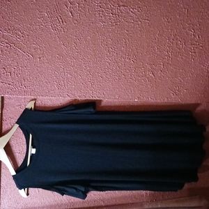 Black Dress Open sleeve at shoulders. SIZE 1XL. Fuller at the bottom Nwt